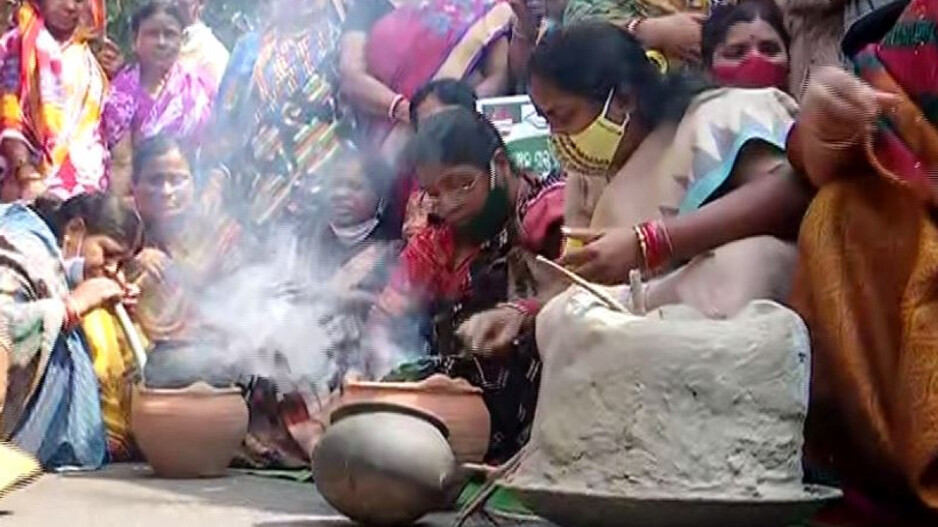 କାହିଁ ଗଲା ସେ ଅଚ୍ଛେଦିନ୍? ତୈଳ ତାତିରେ ଜଳୁଛି ମୋ ଦେଶ
